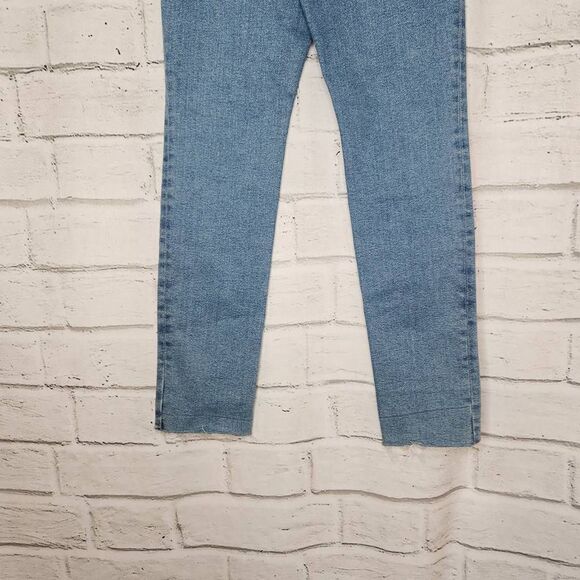 Good American Light Wash Distressed Pockets Denim Cropped Jeans Blue Size 6/28 - Picture 8 of 11